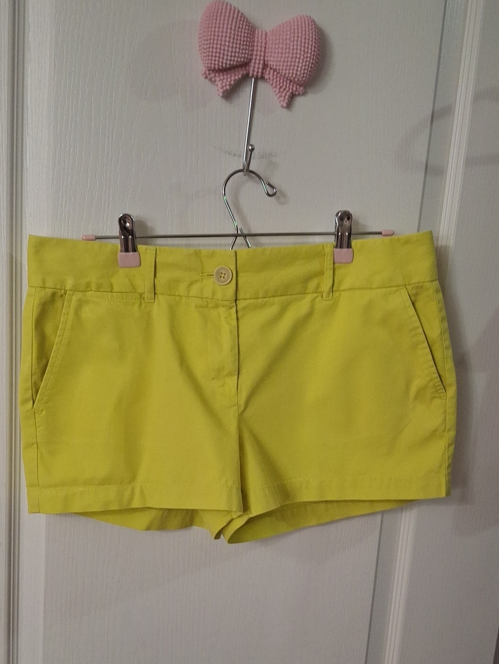 Ann Taylor LOFT Women’s Size 8 Bright Yellow Chino Shorts   Like New